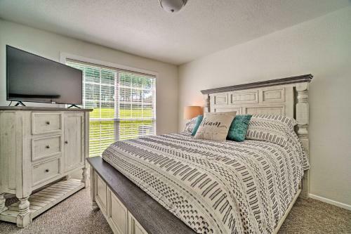 Relaxing Escape On Lake Livingston With Patio!