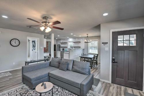 Modern Arlington Getaway Fenced Yard And Pool!