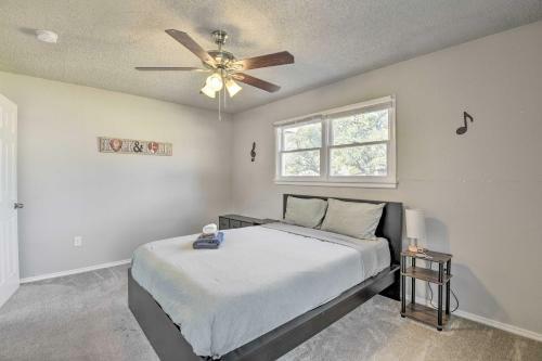 Modern Arlington Getaway Fenced Yard And Pool!