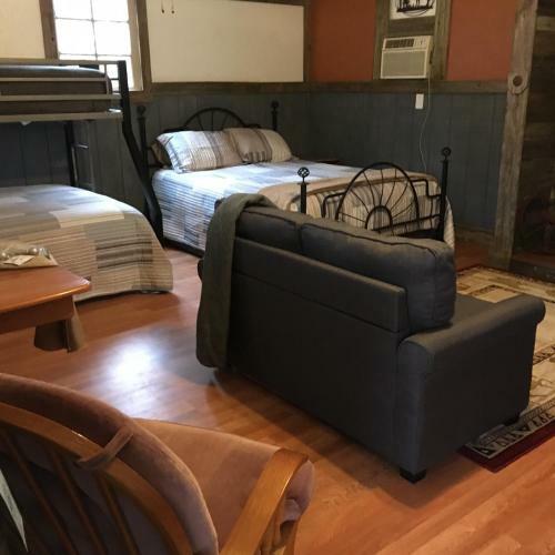 Hostal Old Western Bunk House Sleeps 9 - Trail's End Corral