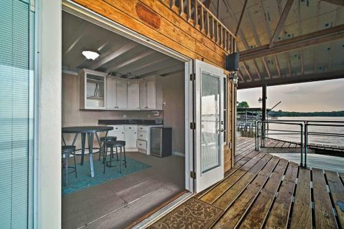 Luxury Lakefront Coldspring Home With Boathouse