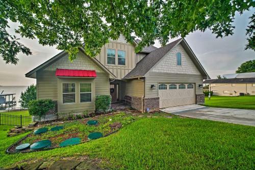 Luxury Lakefront Coldspring Home With Boathouse