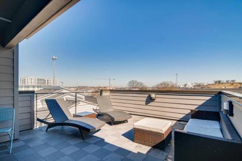 Downtown - Elegant And Cozy - Skyline Views