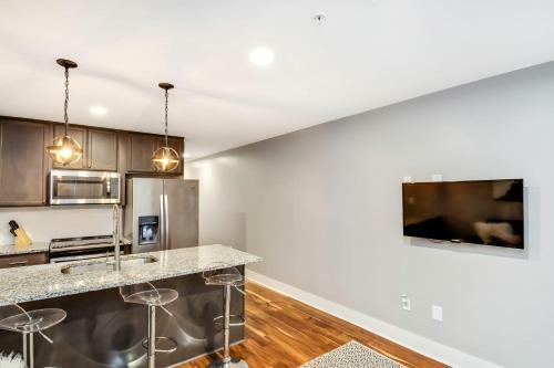Modern 1 Br Apartment! Quick Uber To Downtown!