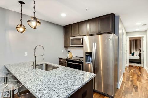 Modern 1 Br Apartment! Quick Uber To Downtown!