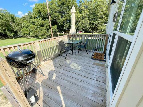 Guadalupe River - Tiny House - Float, Fish, Kayak!