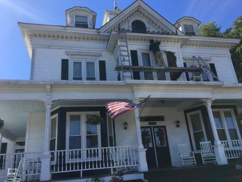 Bed & Breakfast Center Harbor Sutton House B & B