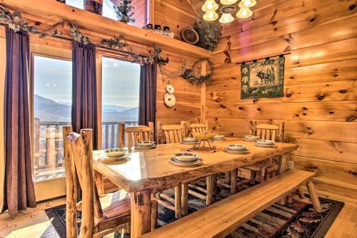 Apartamento Cabin With Breathtaking Views, Pool Access And Theater