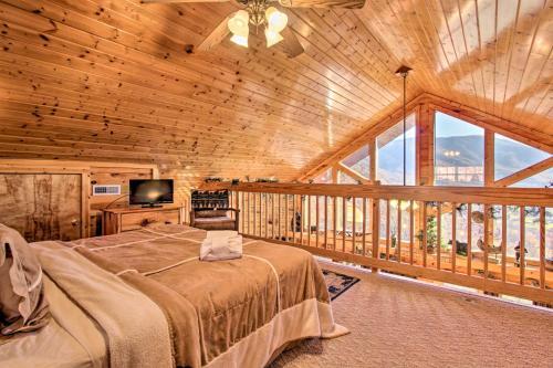 Apartamento Cabin With Breathtaking Views, Pool Access And Theater