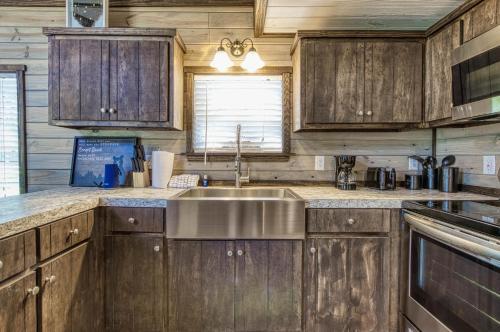 Hillbilly Bear Cabin