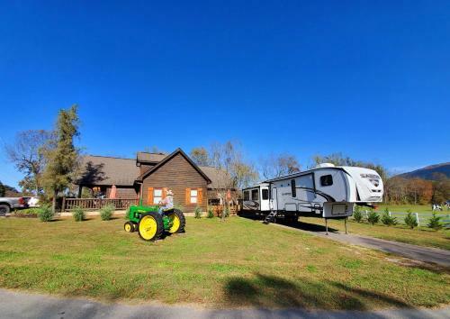 Cove Mountain Lodge Cabin