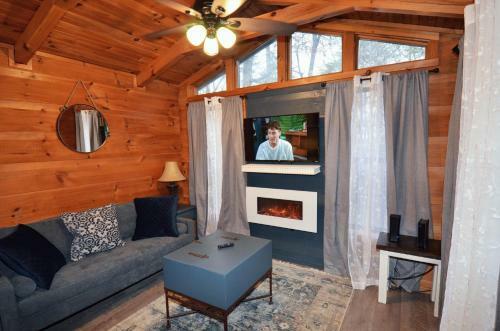 Songbird 1 Bedroom Honeymoon Cabin
