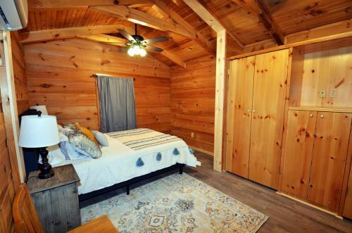 Songbird 1 Bedroom Honeymoon Cabin