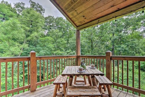 Quiet Creekside Chalet Hot Tub And Pool Table!