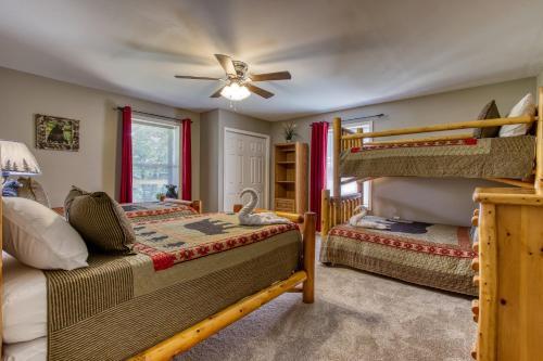 Moose Tracks By Honeybearcabins 5br 4ba Sleeps 15