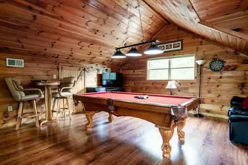 Diplomatic Immunity With Hot Tub, Pool Table, And Views