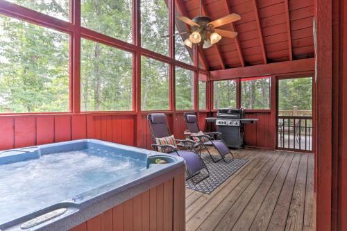 Blue Ridge Bungalow Cabin With Hot Tub And Deck