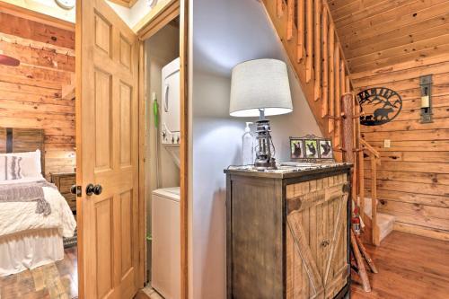 Blue Ridge Bungalow Cabin With Hot Tub And Deck