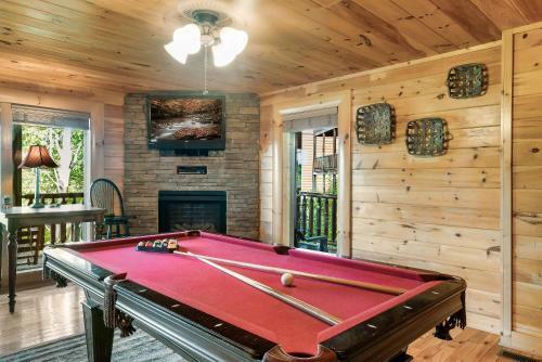 Timberwolf Vista W Hottub Pool Resort View