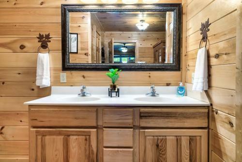 Timberwolf Vista W Hottub Pool Resort View