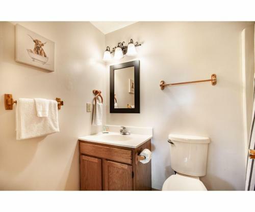 Treeside Retreat - Game Rm, Hottub, Community Pool