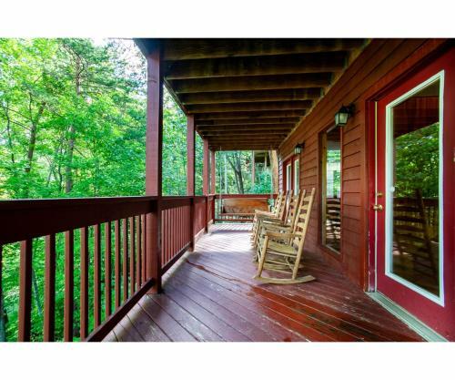 Treeside Retreat - Game Rm, Hottub, Community Pool