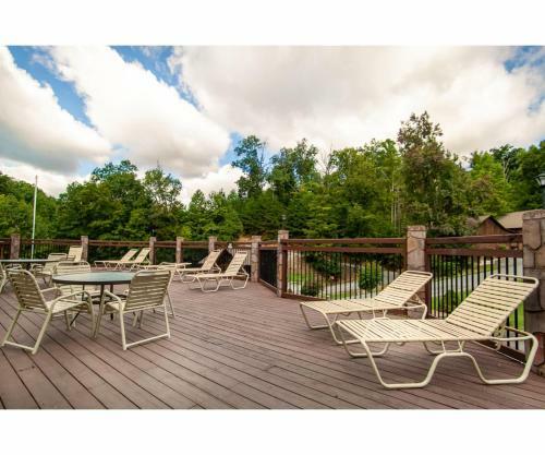 Treeside Retreat - Game Rm, Hottub, Community Pool