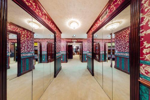 Smoky Mountain Castle Lodge