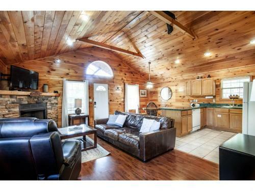 Papa Bear - Private With Hot Tub, Pool Table, And View