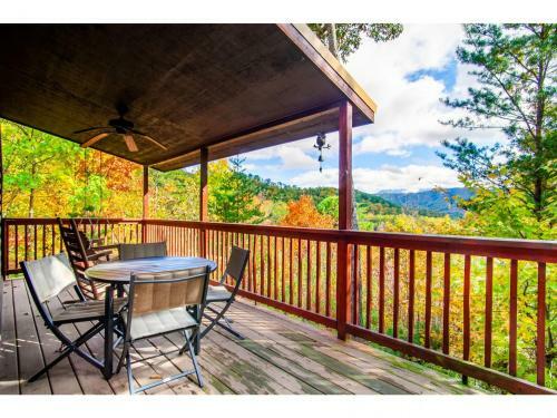 Papa Bear - Private With Hot Tub, Pool Table, And View