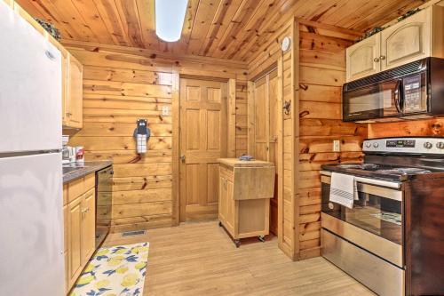 Tranquil Sevierville Cabin With Private Hot Tub