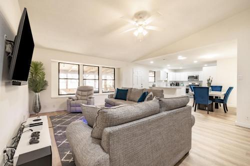 Open 3br/2ba Renovated Smart Home For Entertaining