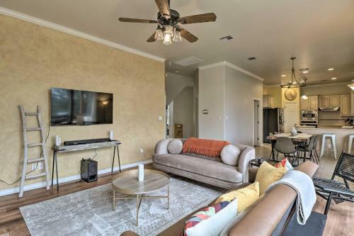 Airy Villa With Gas Grill, Deck And Lake Views!