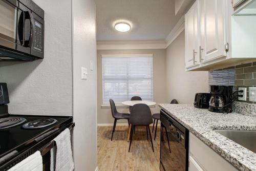 Modern 1 Bedroom Apartment By Staygia