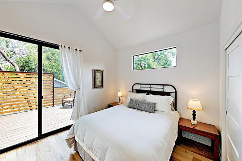Cozy Austin Hideaway