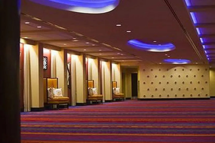 Renaissance Woodbridge Hotel