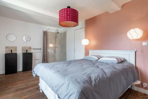 L'escalier Rouge - Maison R�nov�e Avec Cour