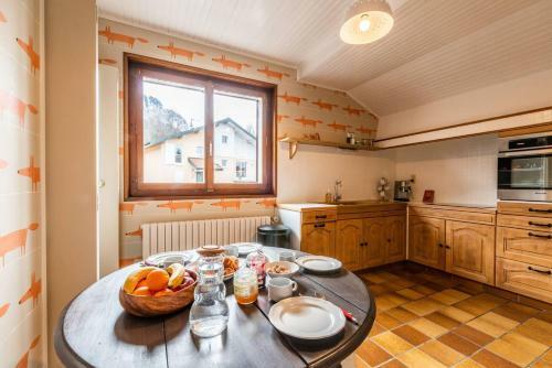 Cool 7-bed Apartment With Lake And Mountain View
