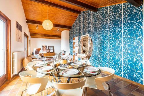 Cool 7-bed Apartment With Lake And Mountain View