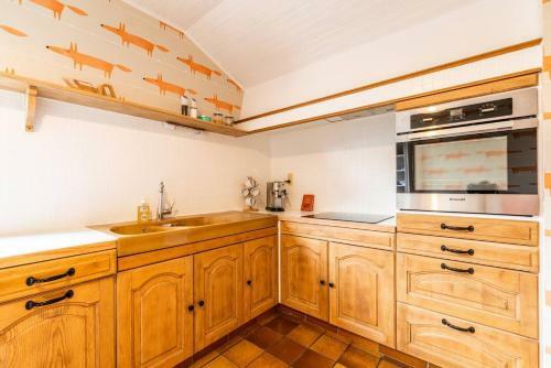 Cool 7-bed Apartment With Lake And Mountain View
