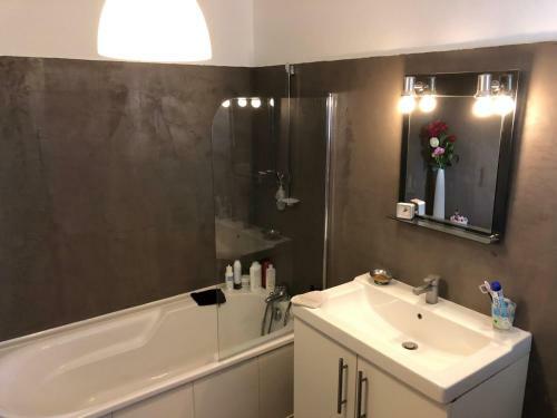 Apartamento Tr�s Bel Appartement Dans Villa Avec Piscine