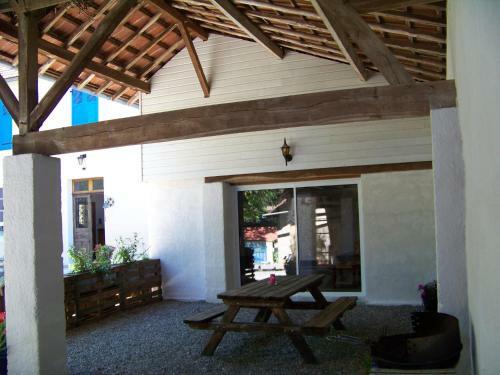 G�te, Jacuzzi & Vin Au Grenier de Madiran
