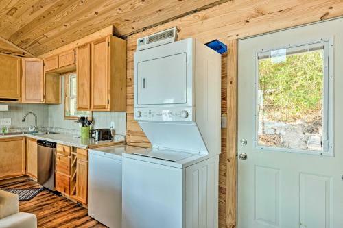 Crockett Lakeside Hideaway With Deck - 12 Mi To Town