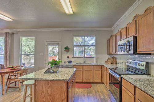 Hill Country Hideaway With Game Room And Patio!