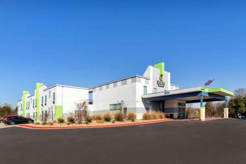 Hotel Quality Inn & Suites