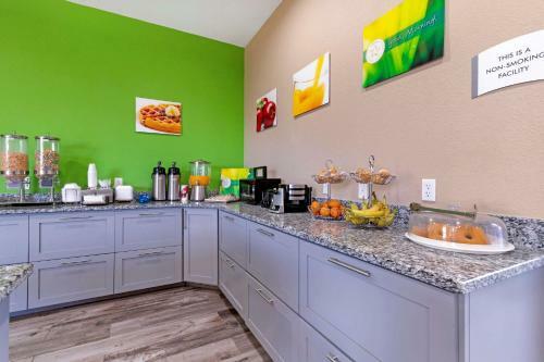 Hotel Quality Inn & Suites