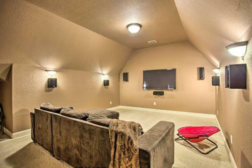 Expansive Texas Home About 4 Mi To Grapevine Lake!