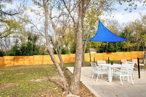 Cozy Home With Yard - Walk To Georgetown Square