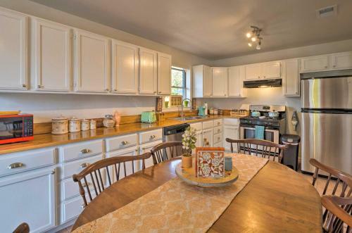 Cozy Home With Yard - Walk To Georgetown Square