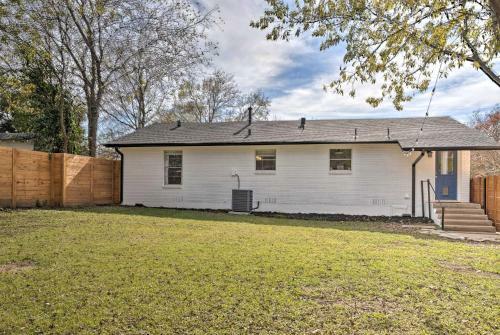 House With Patio, Half Mi To Georgetown Square!